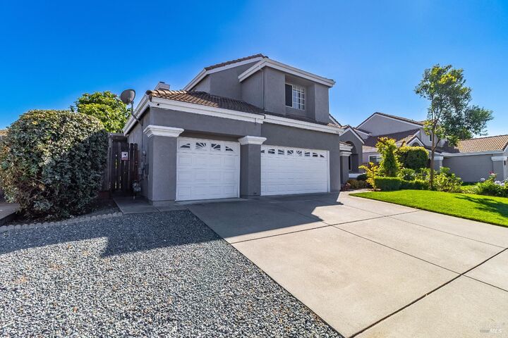 Property Photo: 724 Bundoran Way CA 95688