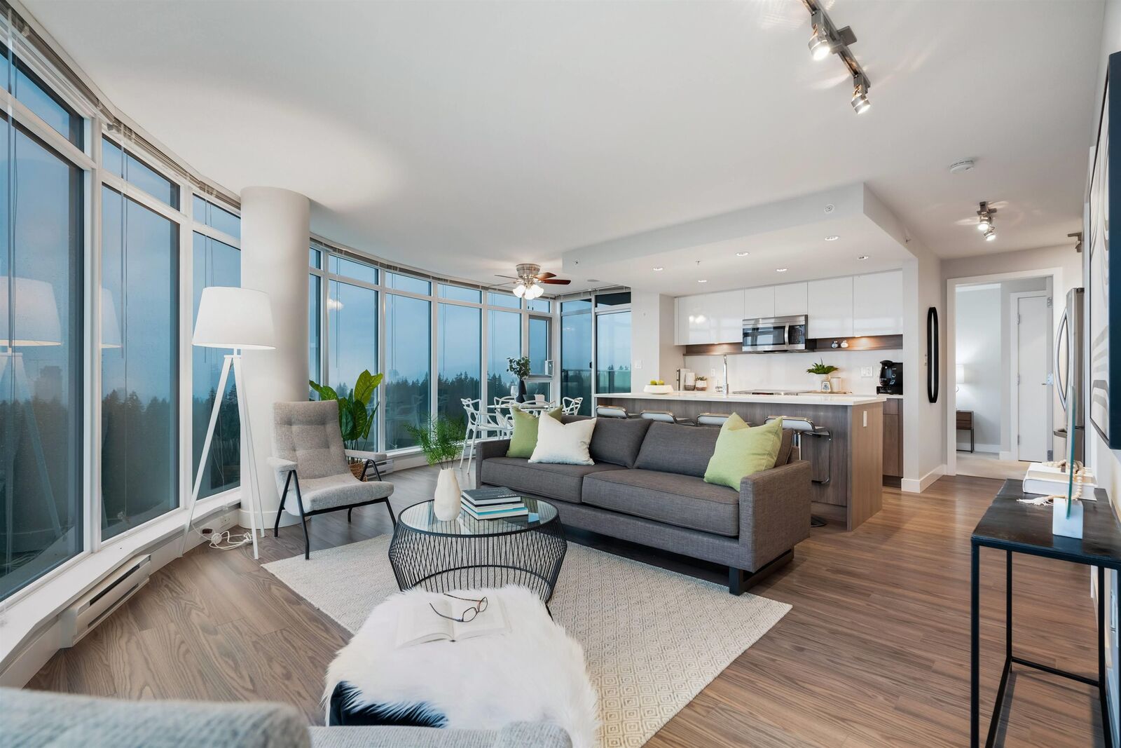 Property Photo:  958 Ridgeway Avenue 1802  BC V3K 0C5 