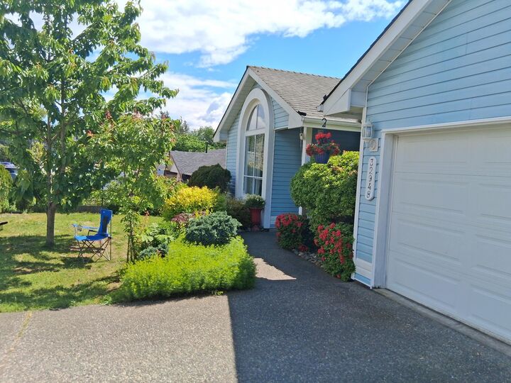 Property Photo: 32948 10 Avenue BC V2V 2K3
