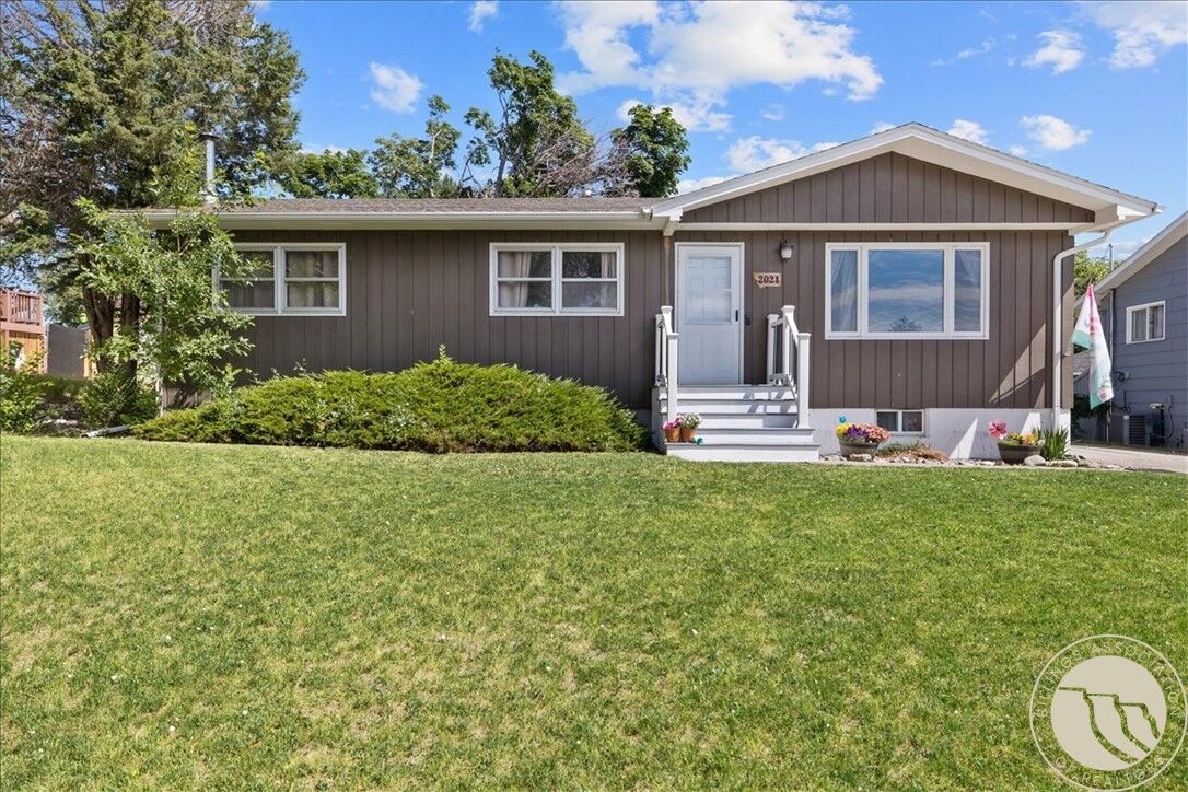Property Photo:  2021 George St  MT 59102 