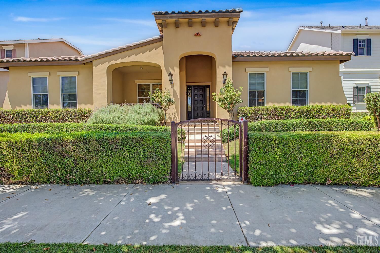 Property Photo: 2907 Oakley Street CA 93311