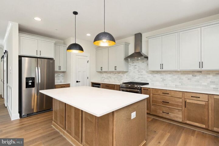 Property Photo:  19507 Fisher Avenue  MD 20837 