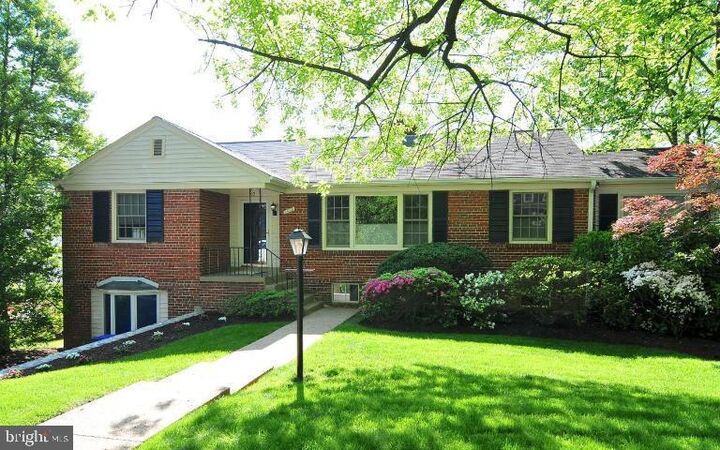 Property Photo: 7313 Lynnhurst Street MD 20815