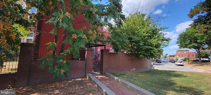 Property Photo:  804 Hollins Street Basement Studio  MD 21201 
