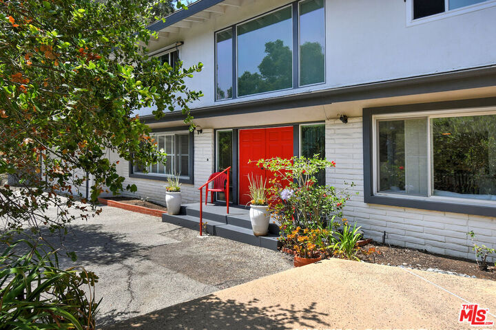 Property Photo:  11944 Briarvale Lane  CA 91604 