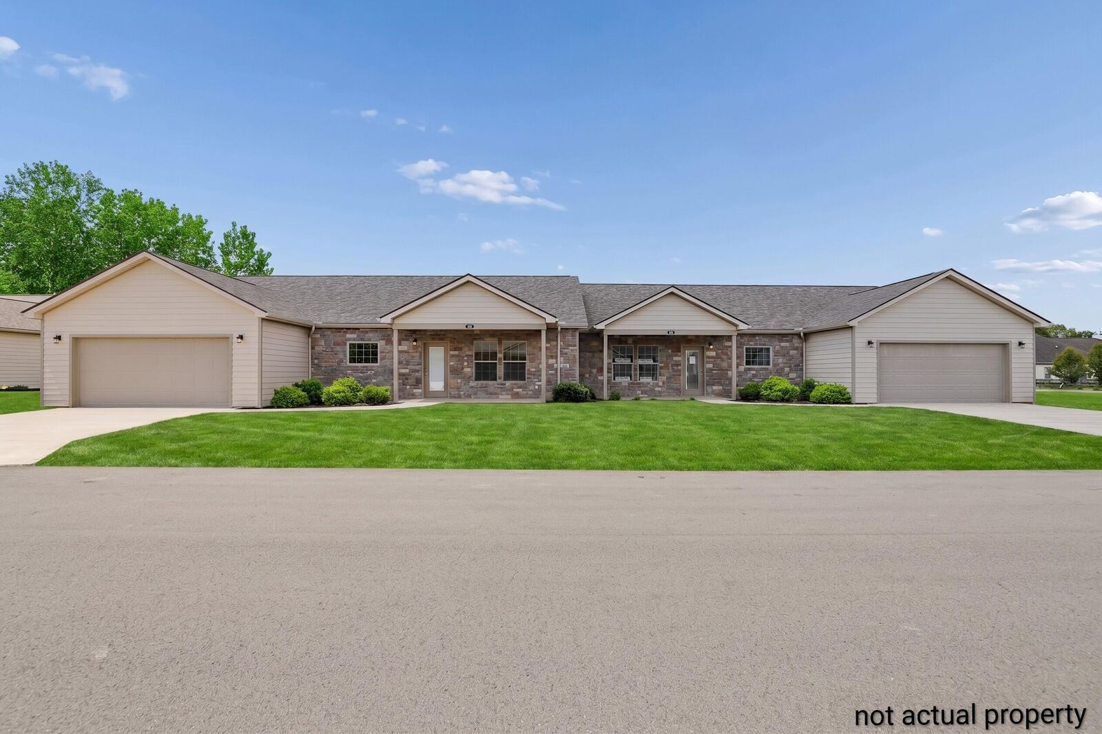 Property Photo:  1931 Sussex Way  OH 43302 