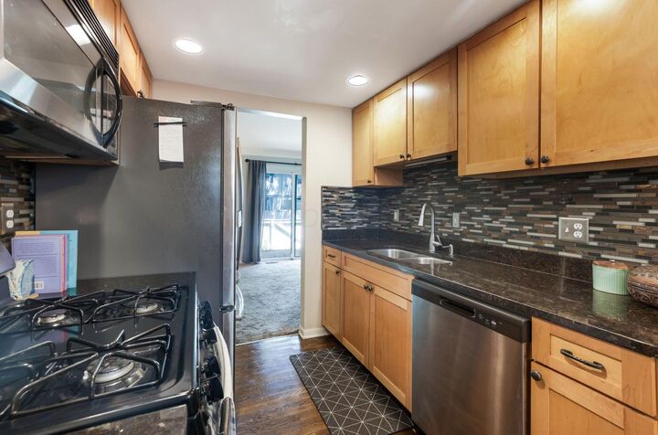 Property Photo: 2564 Shore Line Lane OH 43221