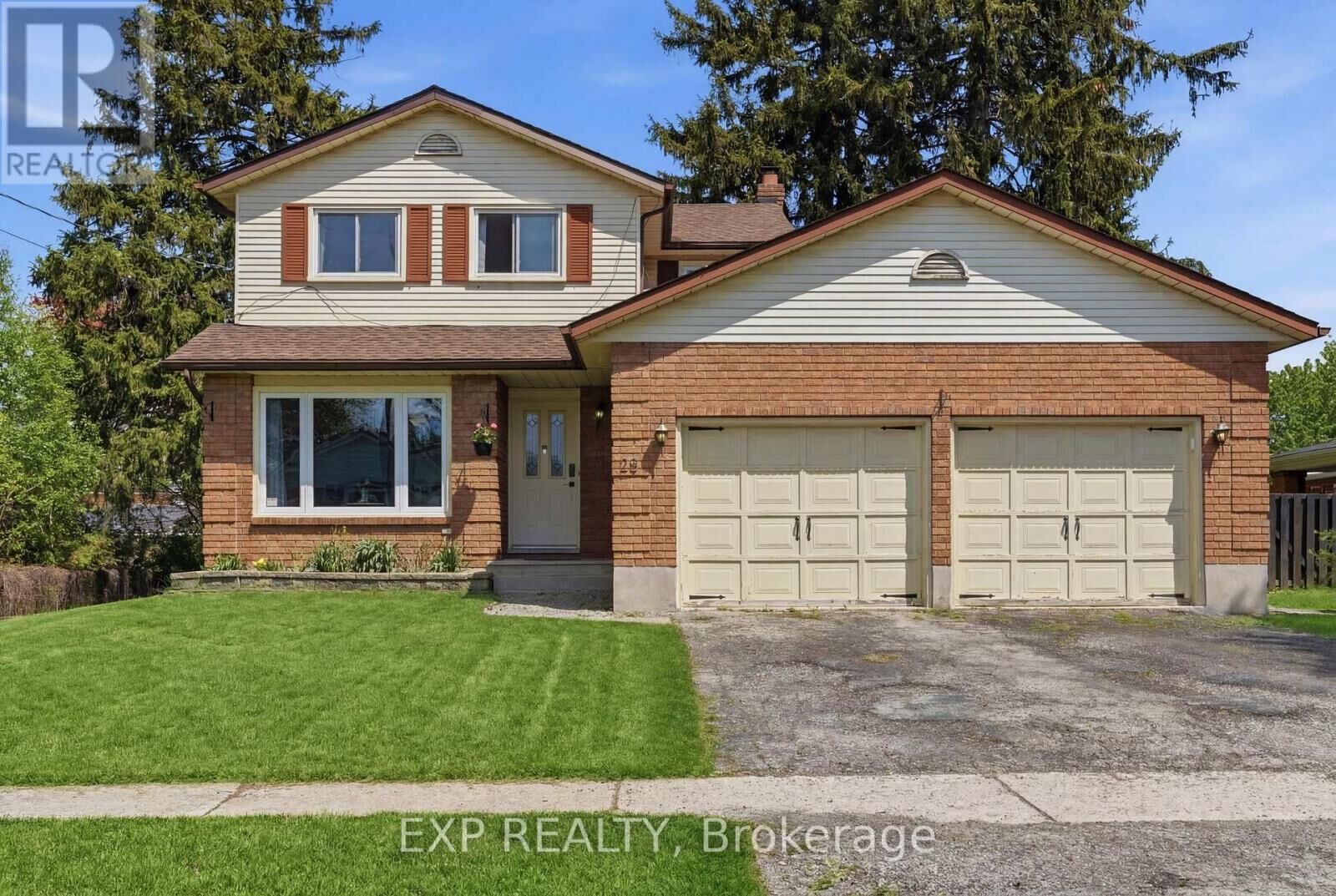Property Photo:  25 Edmund Street  ON L2R 2G3 