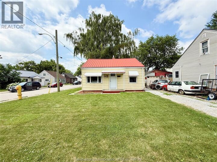 Property Photo:  20 McNaughton Avenue  ON N8A 1R8 