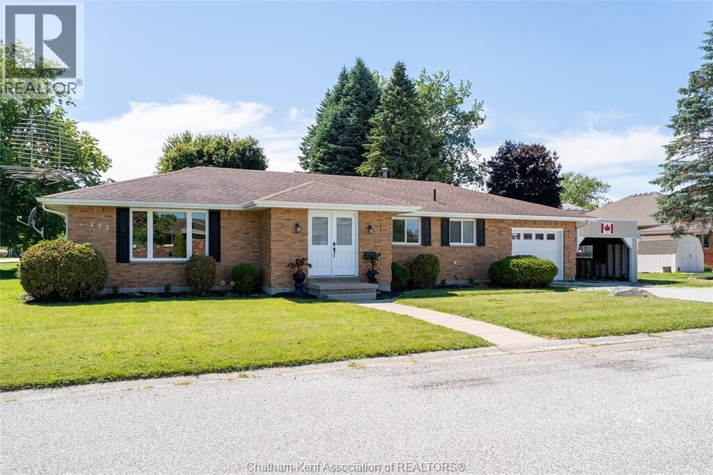 Property Photo:  238 Davies Street East  ON N0P 1M0 