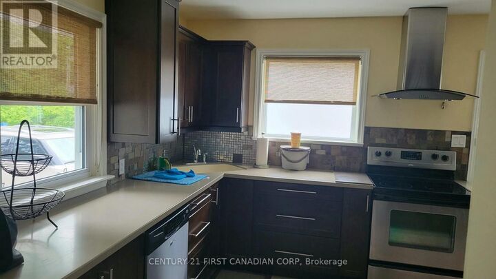 Property Photo:  49 Woodward Avenue  ON N6H 2G6 