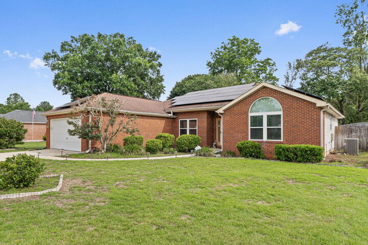 Property Photo:  2807 Mohican Way  FL 32539 