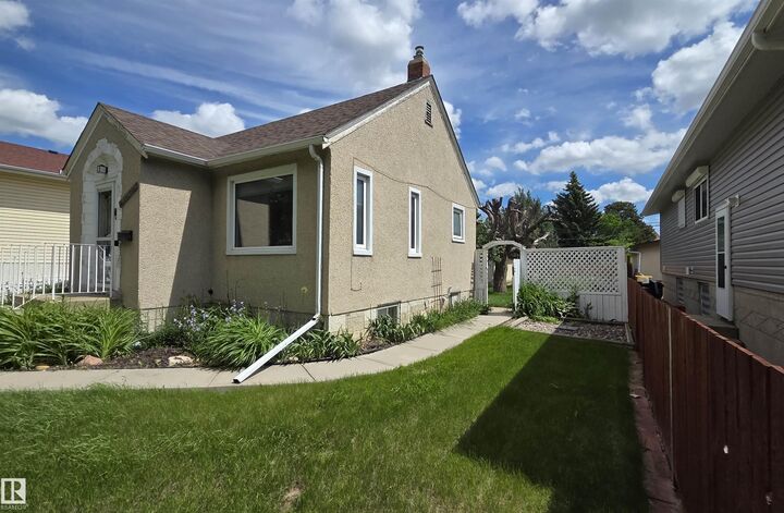 Property Photo:  11909 83 Street NW  AB T5B 4E7 