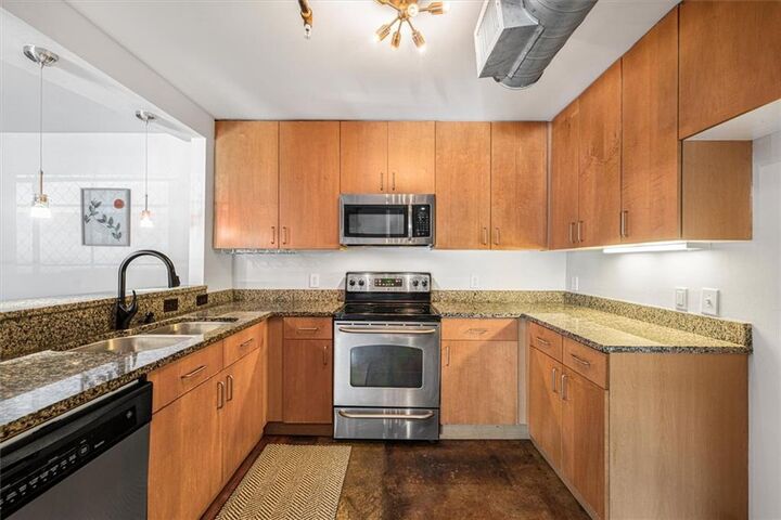 Property Photo:  600 College Street 112  GA 30354 
