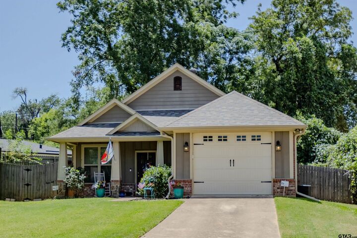 Property Photo:  1815 Knob Hill  TX 75701 