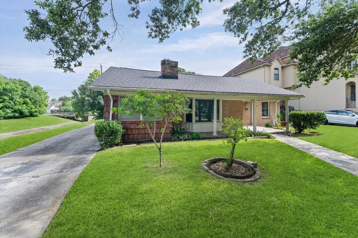Property Photo:  3314 Blue Bonnet Boulevard  TX 77025 