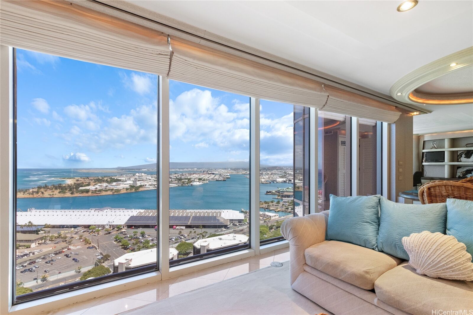Property Photo: 425 South Street 3502 HI 96813