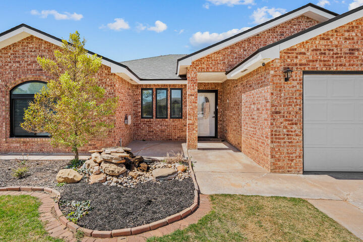 Property Photo: 5906 Valencia Avenue TX 79407