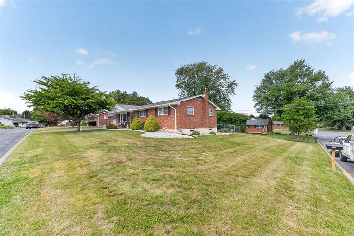Property Photo:  7290 Heather Road  PA 18062 