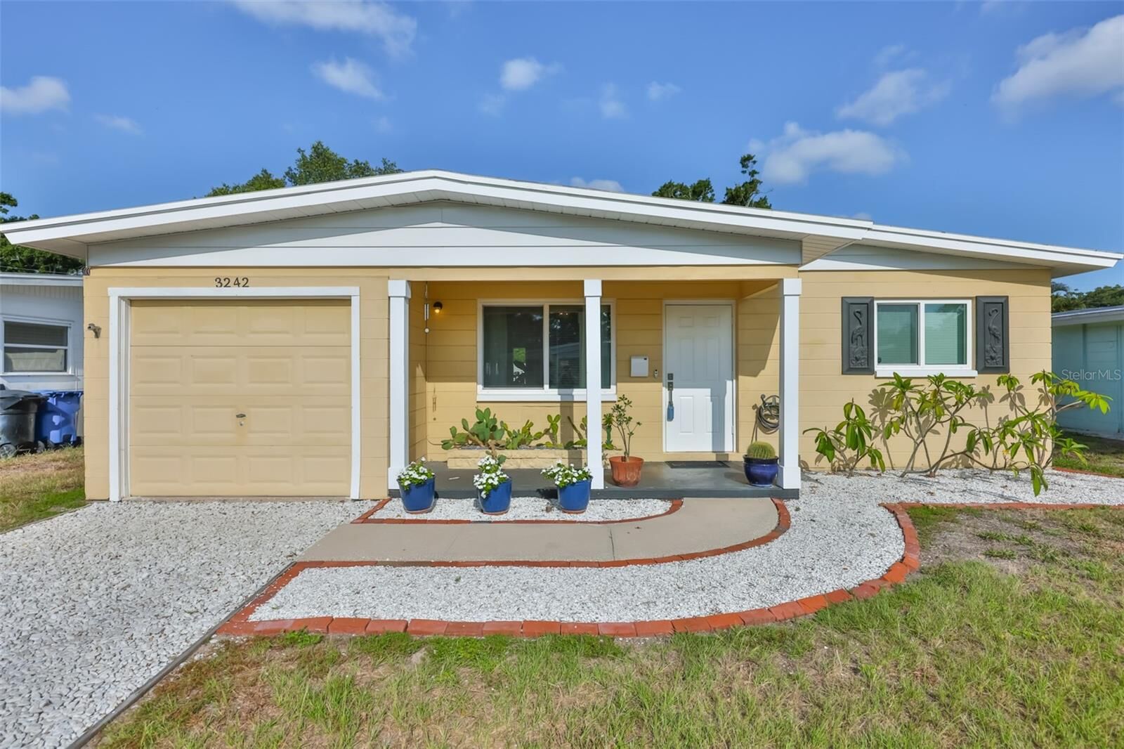 Property Photo: 3242 Kingston Street N FL 33713