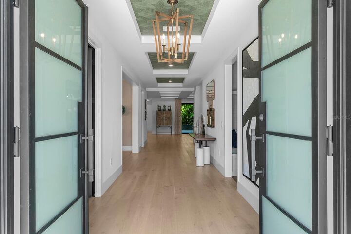 Property Photo:  3909 W Azeele Street  FL 33609 