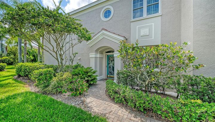 Property Photo: 5211 Parisienne Place 101B27 FL 34238