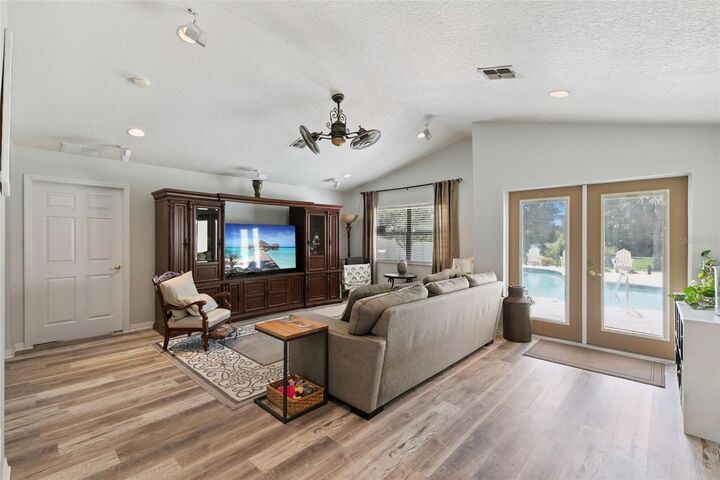 Property Photo:  1209 Deer Run Drive  FL 32708 