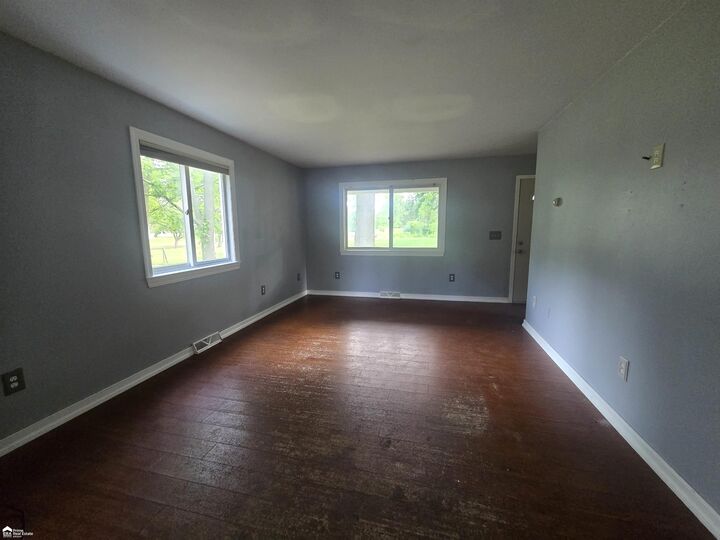 Property Photo: 819 W Summit Street MI 48429
