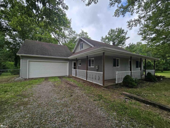 Property Photo: 819 W Summit Street MI 48429