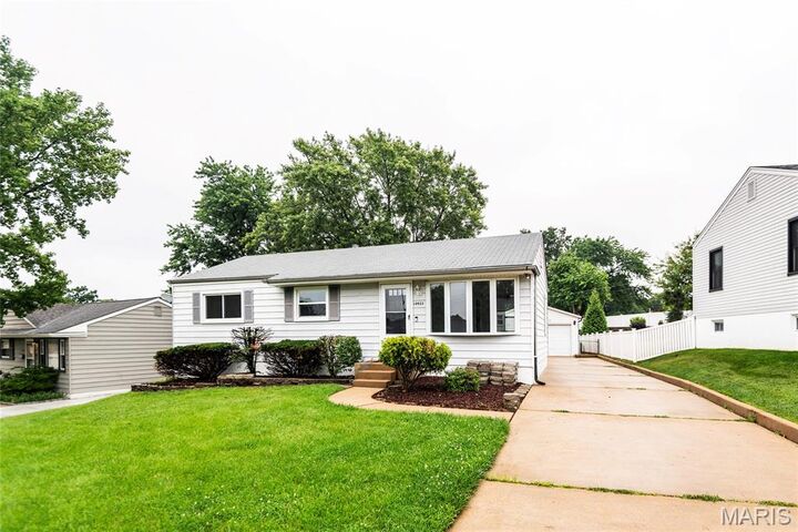 Property Photo: 10922 Juniper Court MO 63123