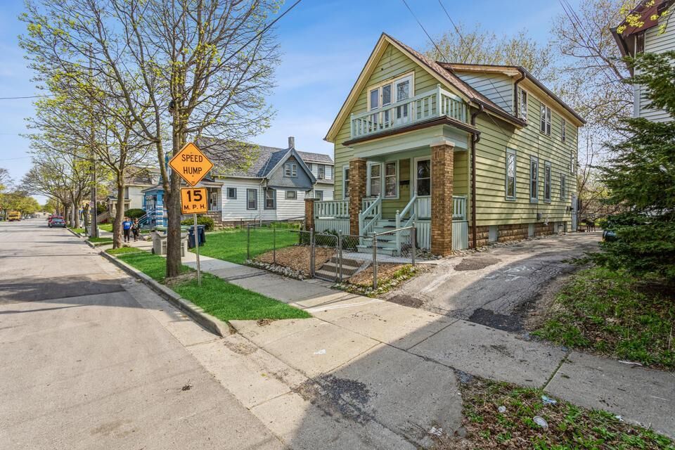 Property Photo:  2832 N 12th St  WI 53206 