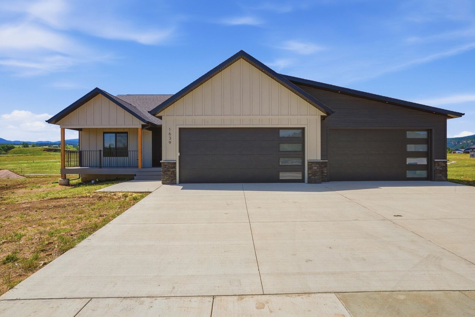 Property Photo:  1639 Oak Crest Court  SD 57783-0000 