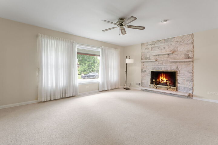 Property Photo:  5024 Harnew Road S  IL 60453 