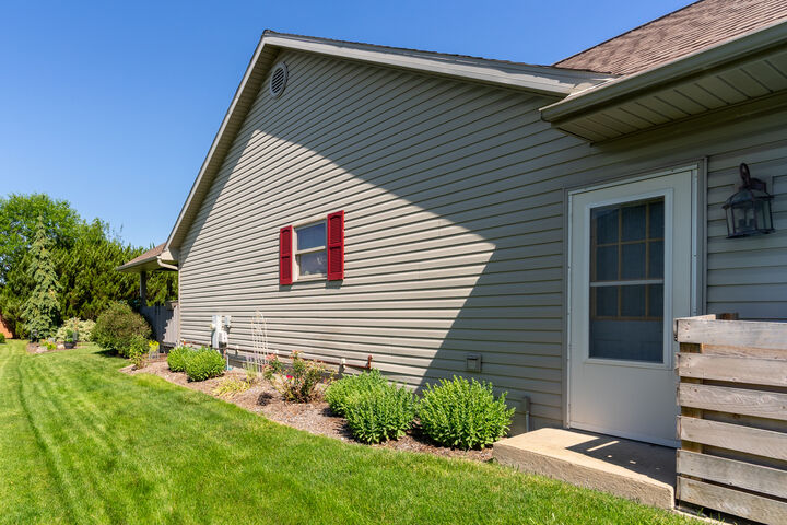 Property Photo: 2738 Becker Drive IL 61354
