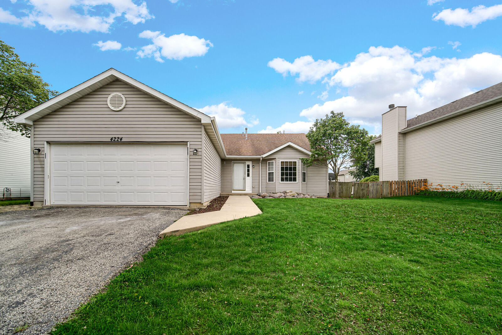 Property Photo: 4224 Ashcott Lane IL 60586