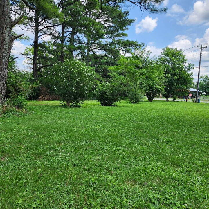 Property Photo:  1202 North Main St  TN 38481 