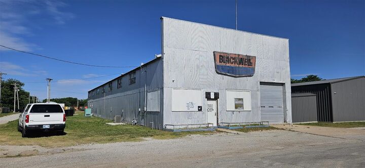 Property Photo:  417 N 1st  OK 74631 