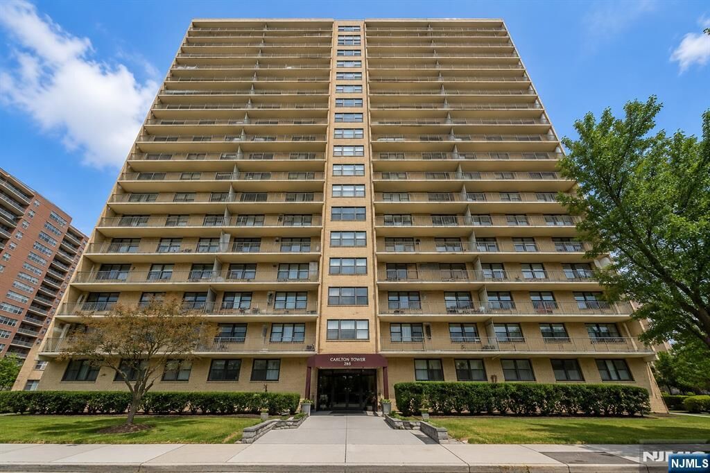 Property Photo: 285 Aycrigg Avenue 22J NJ 07055