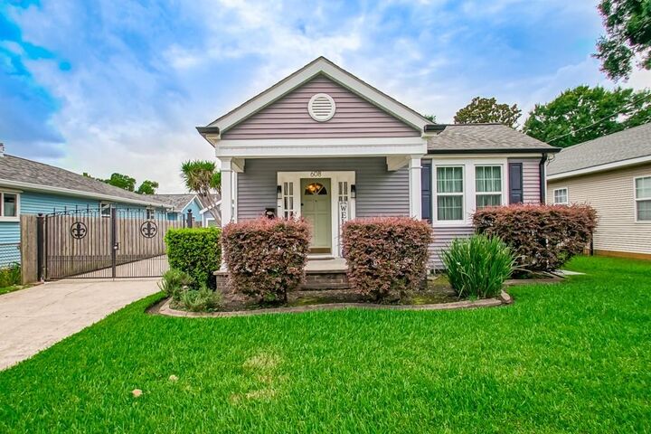 Property Photo: 608 Terrace Street LA 70121