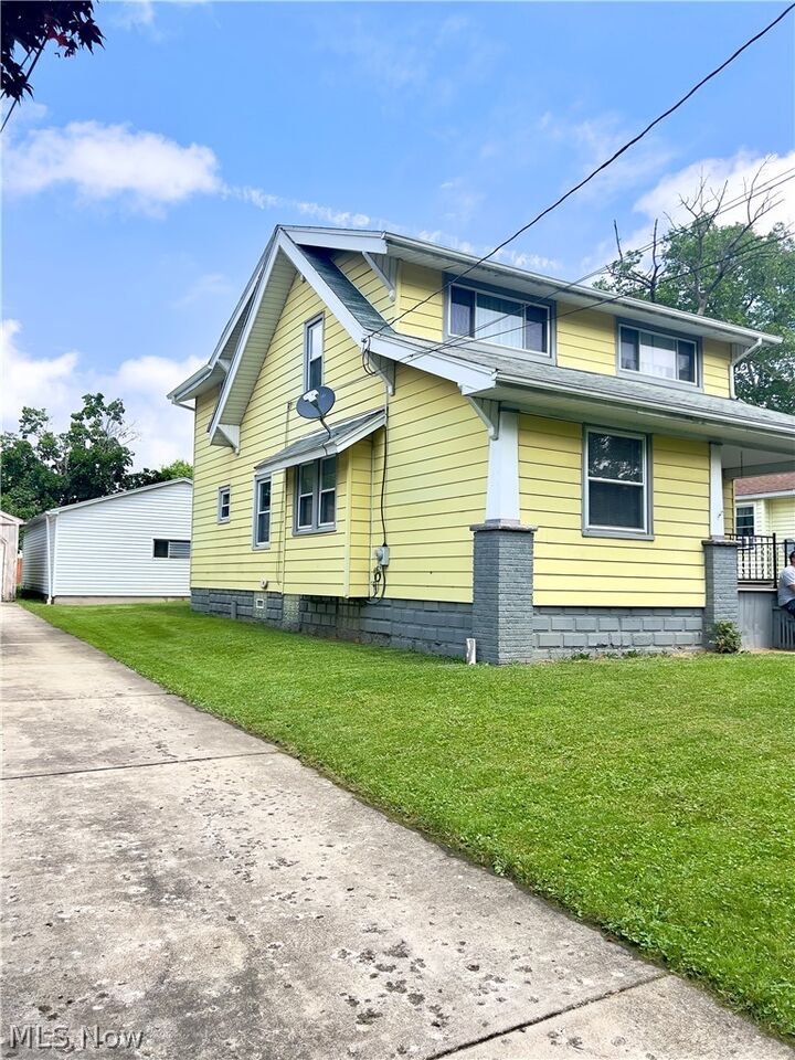 Property Photo:  180 Clarencedale Avenue  OH 44512 