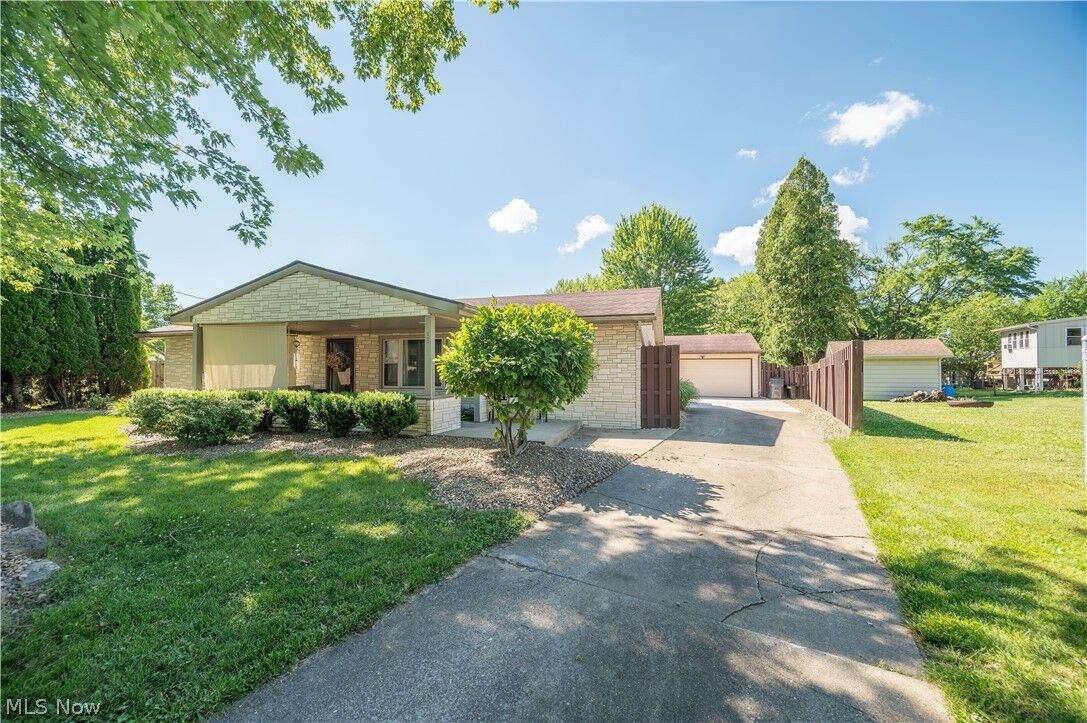 Property Photo: 3659 Johnson Court OH 44406