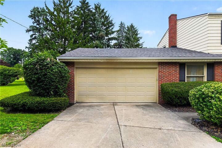 Property Photo: 2801 Reeves Road NE OH 44483