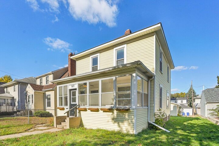 Property Photo:  1611 Edmund Avenue  MN 55104 