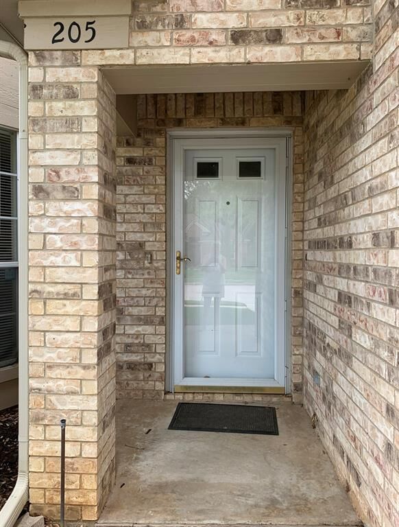 Property Photo:  205 Branch Bend  TX 76039 
