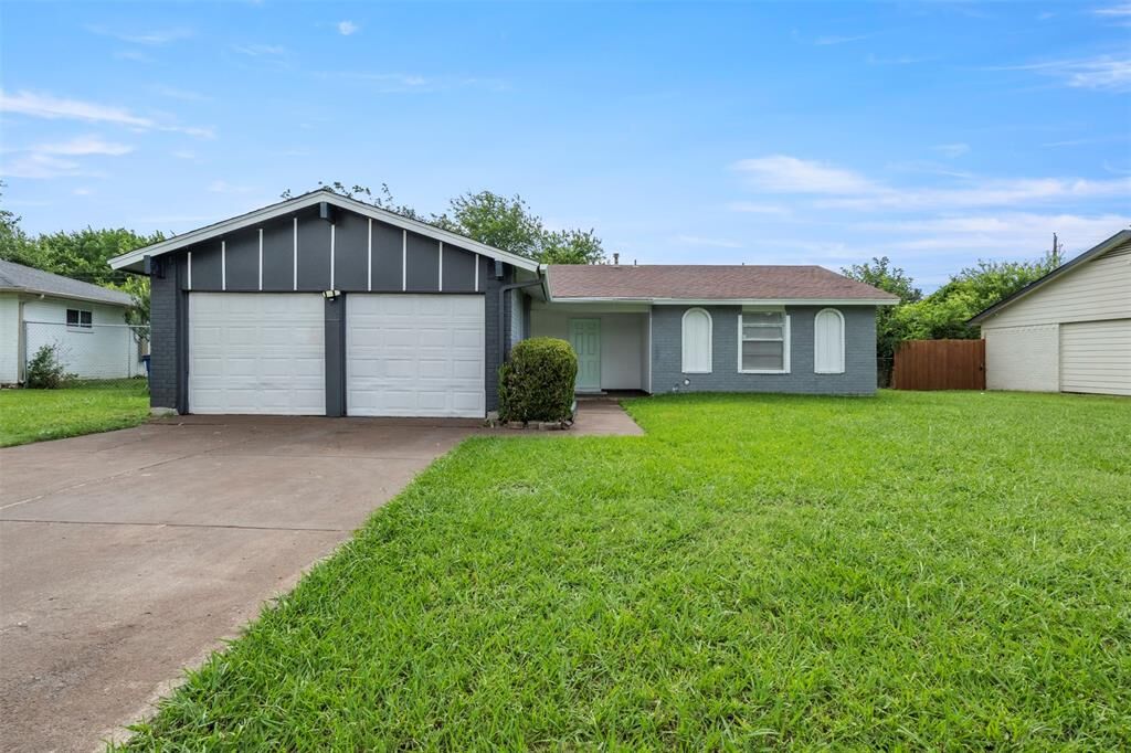 Property Photo: 1410 Clearbrook Street TX 75134