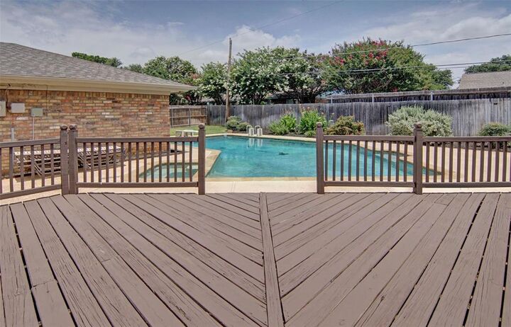 Property Photo:  2208 Cambridge Drive  TX 76054 