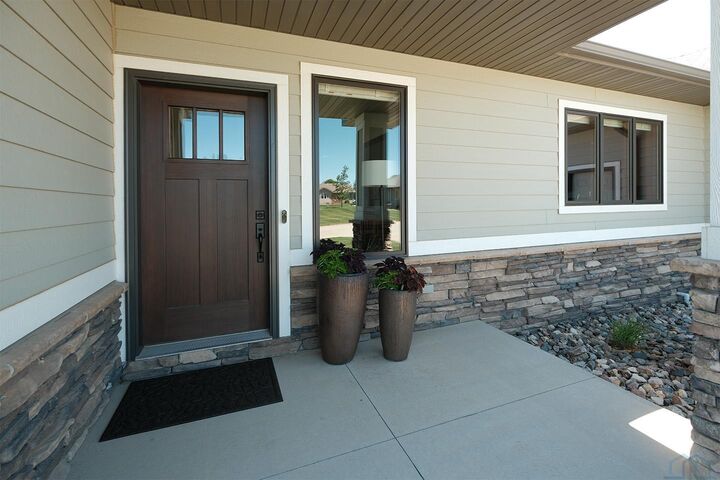 Property Photo: 1380 8th Avenue SE IA 51250