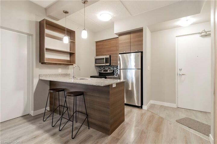 Property Photo:  318 Spruce Street 1004  ON N2L 0E9 