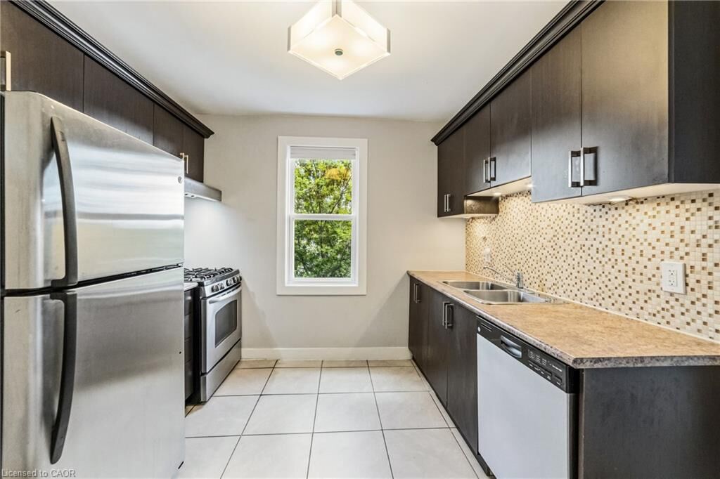 Property Photo:  1544 King Street E 406  ON L8K 1S9 