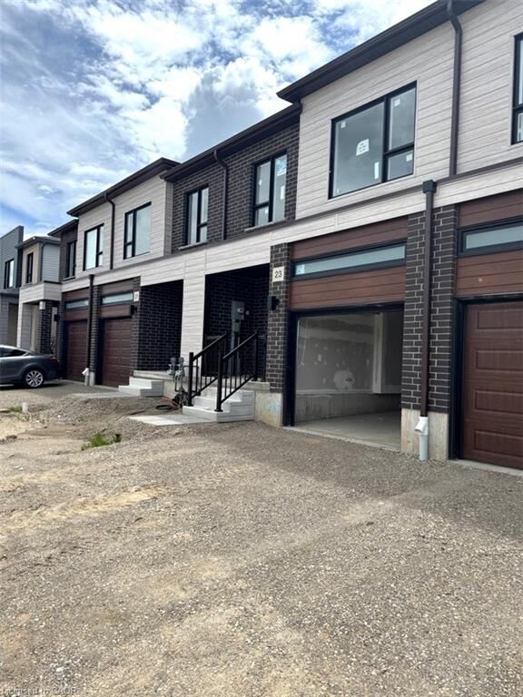 Property Photo:  21 Pin Oak Common  ON N1S 0G3 